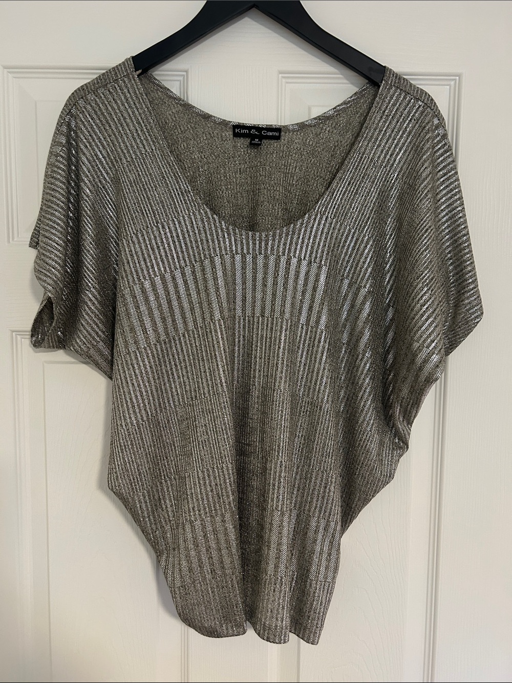 Kim & Cami Metallic Scoop Neck Tunic Top in Silver